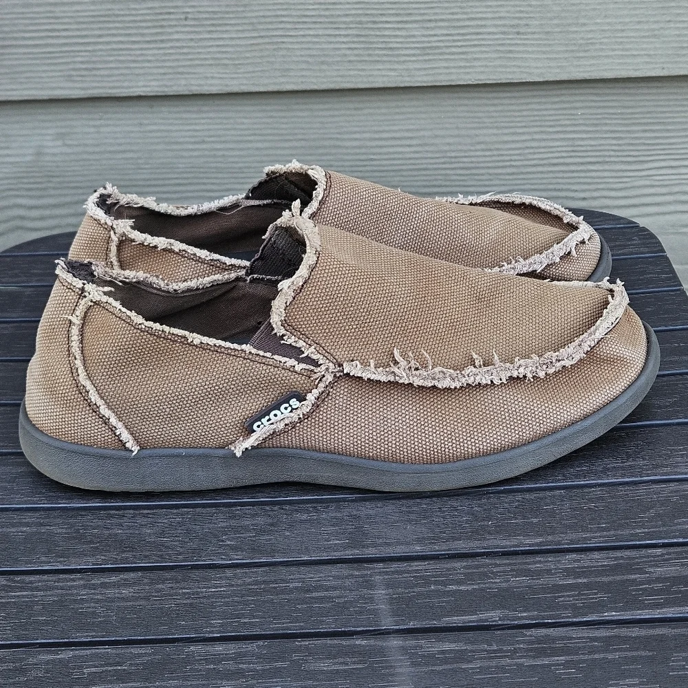 CROCS Men's Santa Cruz Loafer Size 8 Tan Canvas Frayed Edge Shoe Triple Comfort